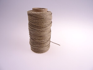 Dratwa szewska nabłyszczana 100g. ok. 140m